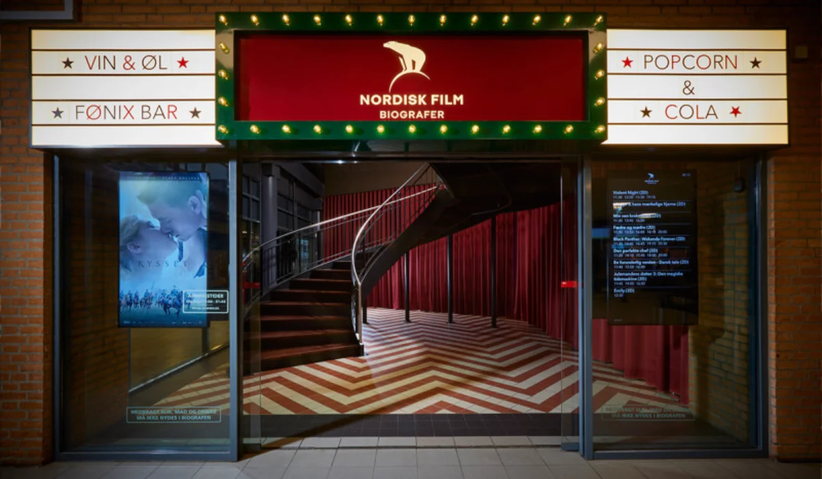 Billedet viser Nordisk Film Biografers indgang i Odense-filialen